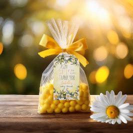 Eine kleine Daisy ist auf dem Weg zur Blumendusche Geschenkanhänger