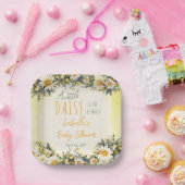 Eine kleine Daisy ist auf dem Weg zur Blumendusche Pappteller (Party)