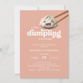 Eine kleine Dumpling ist auf dem Weg zur Babydusch Einladung (Vorderseite)