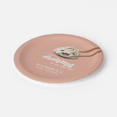 Eine kleine Dumpling ist auf dem Weg zur Babydusch Pappteller (Schrägansicht)