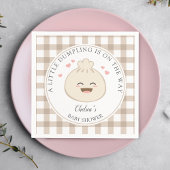 Eine kleine Dumpling ist auf dem Weg zur Babydusch Serviette