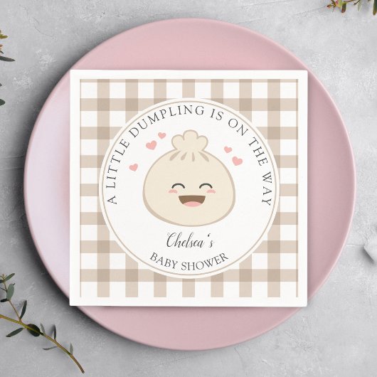 Eine kleine Dumpling ist auf dem Weg zur Babydusch Serviette