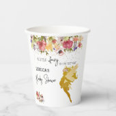 Eine kleine Fee ist auf dem Weg Baby Dusche Gold Pappbecher (Vorderseite)