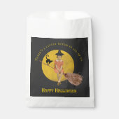 Eine kleine Hexe in ganz uns Halloween Geschenktütchen (Vorderseite)