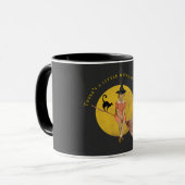 Eine kleine Hexe in ganz uns Halloween Tasse (Vorderseite Links)