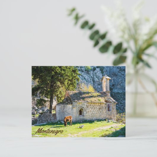 Eine kleine Kirche im Gebirge von Montenegro Postkarte (Stehend Vorderseite)