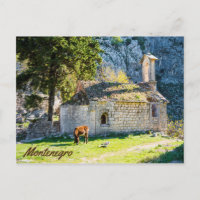 Eine kleine Kirche im Gebirge von Montenegro