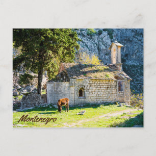 Eine kleine Kirche im Gebirge von Montenegro Postkarte