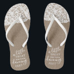 Eine kleine Leckerei für Ihr Tanzfest Burlap & Lac Badesandalen<br><div class="desc">Feiern Sie stilvoll mit diesen trendigen Hochzeitsflips. Dieses Design ist leicht mit Ihrer eigenen Formulierung zu personalisieren und Ihre Gäste werden begeistert sein,  wenn sie diese fabelhaften Gastgeschenke erhalten.</div>