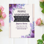 Eine kleine Lila Wildblumen Kinderdusche Einladung