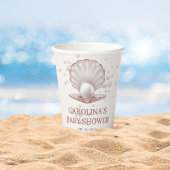 eine kleine Perle unter der Babydusche Pappbecher