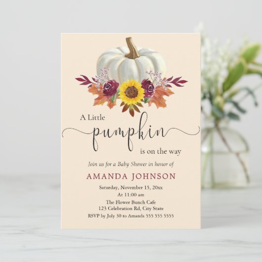 Eine kleine Pumpkin Herbst Babydusche Einladung (Stehend Vorderseite)