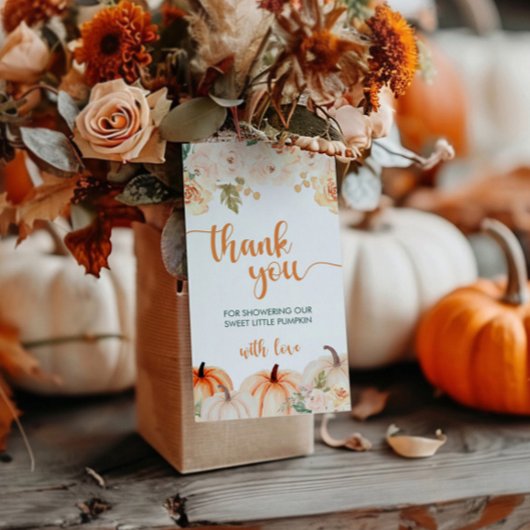 Eine kleine Pumpkin Herbst Babydusche Geschenkanhänger