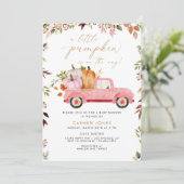 Eine kleine Pumpkin Pink Truck Fall Baby Dusche Einladung (Stehend Vorderseite)