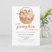 Eine kleine Pumpkin Rustic Fall Baby Dusche Einladung (Stehend Vorderseite)