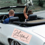 Eine kleine Retro-Ehe Auto Magnet<br><div class="desc">Dieses moderne "Just Married"-Design macht den Spaziergang zum Pärchen des Ehepaares.</div>