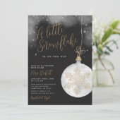 Eine kleine Schneeflocke Winternachtsdusche Einladung (Stehend Vorderseite)