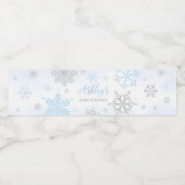 Eine kleine Snowflake Blue Baby Dusche Wasserflaschenetikett (Einzelnes Label)