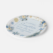 Eine kleine Snowflake Blue Winter Baby Dusche Pappteller (Schrägansicht)