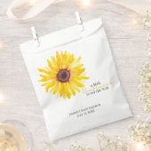 Eine kleine Sonnenblume befindet sich auf der "Way Geschenktütchen (Ausgeschnitten)