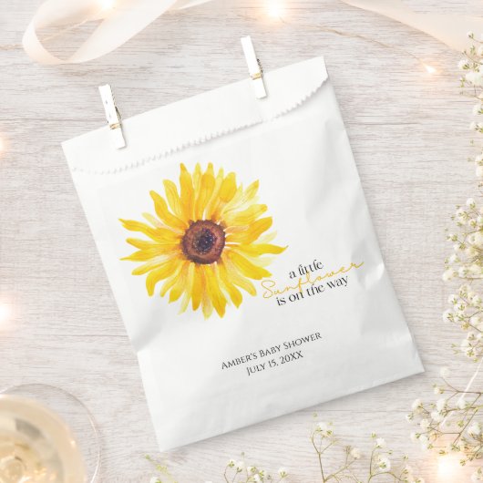 Eine kleine Sonnenblume befindet sich auf der "Way Geschenktütchen (Ausgeschnitten)