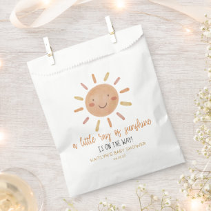 Eine kleine Sonnenstraße mit gelber Sonnendusche Geschenktütchen
