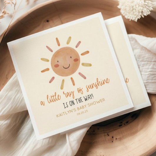 Eine kleine Sonnenstraße mit gelber Sonnendusche Serviette