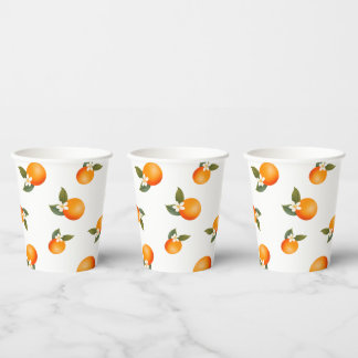 Eine kleine Süsse befindet sich auf der Way Orange Pappbecher