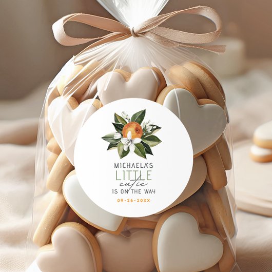 Eine kleine Süsse ist auf dem Weg zur Citrus Baby Runder Aufkleber