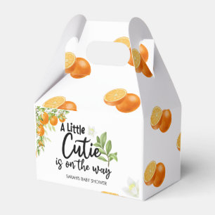 Eine kleine Süsse ist auf dem Weg zur Orange Baby  Geschenkschachtel