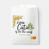 Eine kleine Süsse ist auf dem Weg zur Orange Baby Geschenktütchen (Vorderseite)