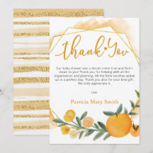 Eine kleine Süsse ist unterwegs mit einer orangefa