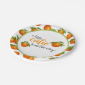 Eine kleine Süsse ist unterwegs Pappteller (Schrägansicht)