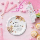 Eine kleine Süsse Kuchen backt Herbstdusche. Pappteller (Party)