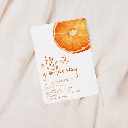 Eine kleine Süsse lädt die Babydusche ein Einladung