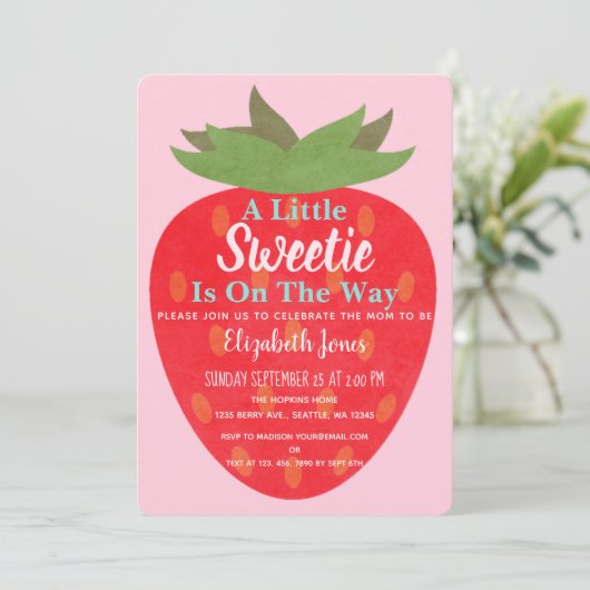 Eine kleine süße Strawberry Baby Dusche Einladung (Stehend Vorderseite)