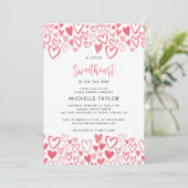 Eine kleine Sweetheart Pink Hearts Script Baby Dus Einladung (Stehend Vorderseite)