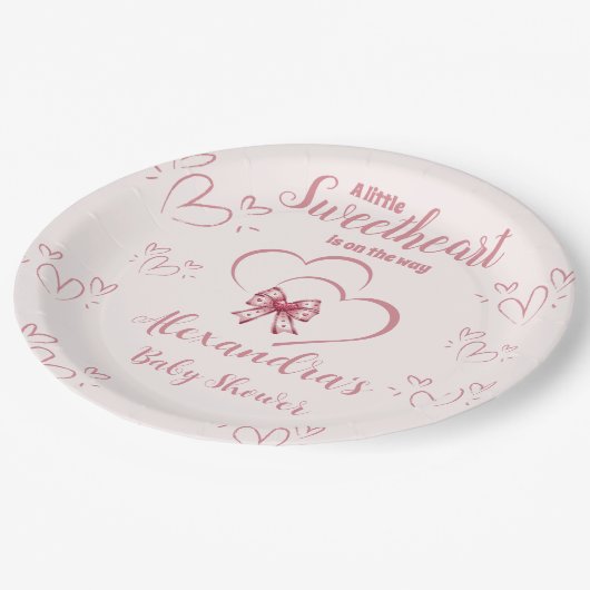 Eine kleine Sweetheart Valentine Baby Dusche Pappteller (Schrägansicht)