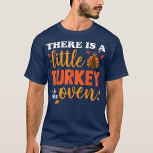 Eine kleine Türkei in dieser Oven schwangeren Mama T-Shirt