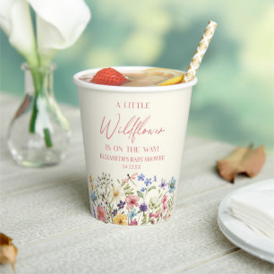 Eine kleine Wildblume-Blume-Blumendusche Pappbecher
