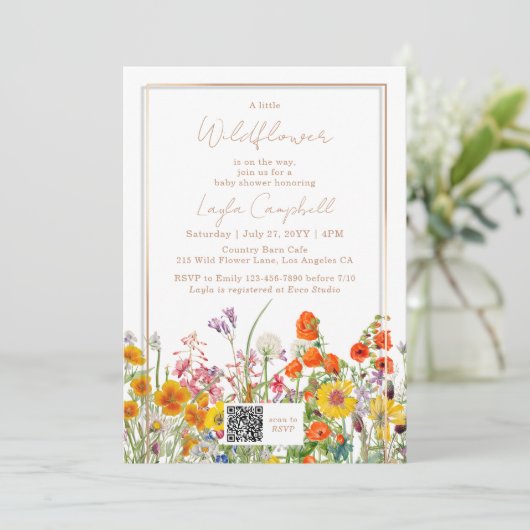 Eine kleine Wildblume Boho Girl Babydusche Einladung (Stehend Vorderseite)