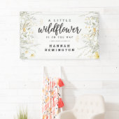 Eine kleine Wildblume gelbe Wasserfarbendusche Banner (Insitu)