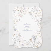 Eine kleine Wildblume ist auf dem Weg zur Babydusc Einladung (Rückseite)