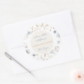 Eine kleine Wildblume ist auf dem Weg zur Babydusc Runder Aufkleber (Umschlag)