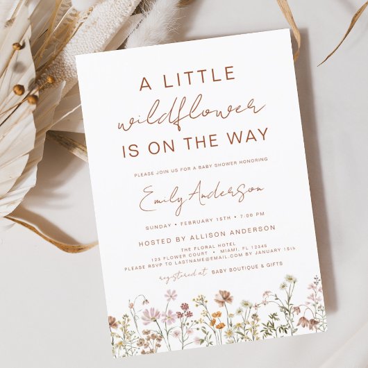 Eine kleine Wildblume mit Kinderdusche und Einladu