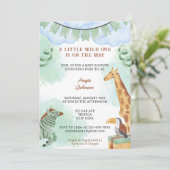 Eine kleine wilde Dusche ist unterwegs Einladung (Stehend Vorderseite)