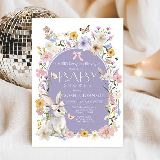 Eine kleine wilde Häschen-Blumen-Babyparty Einladung