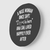 Eine kluge Frau sagte einmal, dass ich hier drauße Große Wanduhr (Winkel)