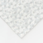 Eine komplett weiße, funkellose Oberfläche füllt d Fleecedecke (Ecke)