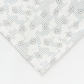 Eine komplett weiße, funkellose Oberfläche füllt d Fleecedecke (Ecke)